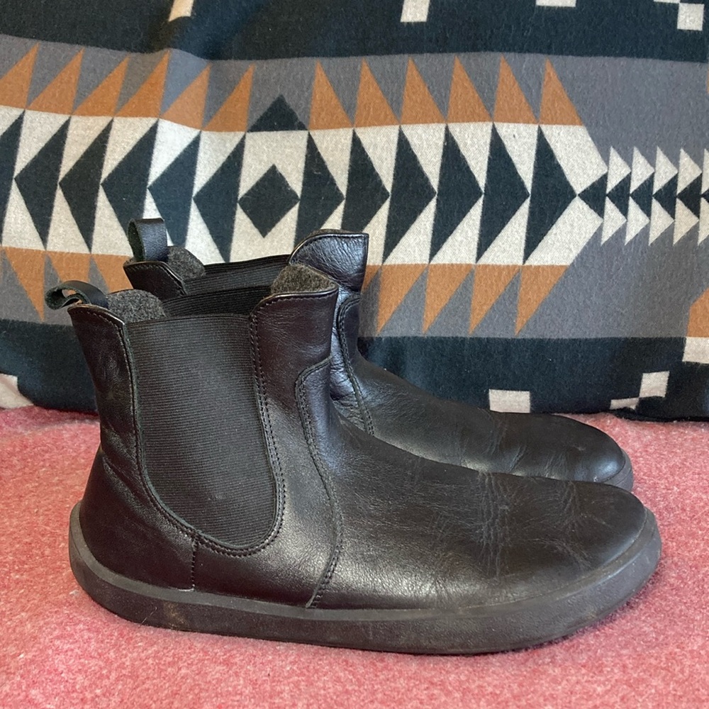 Be Lenka Entice Neo Chelsea Barefoot Boots